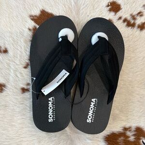 NWT Sonoma Black and White Flip Flops